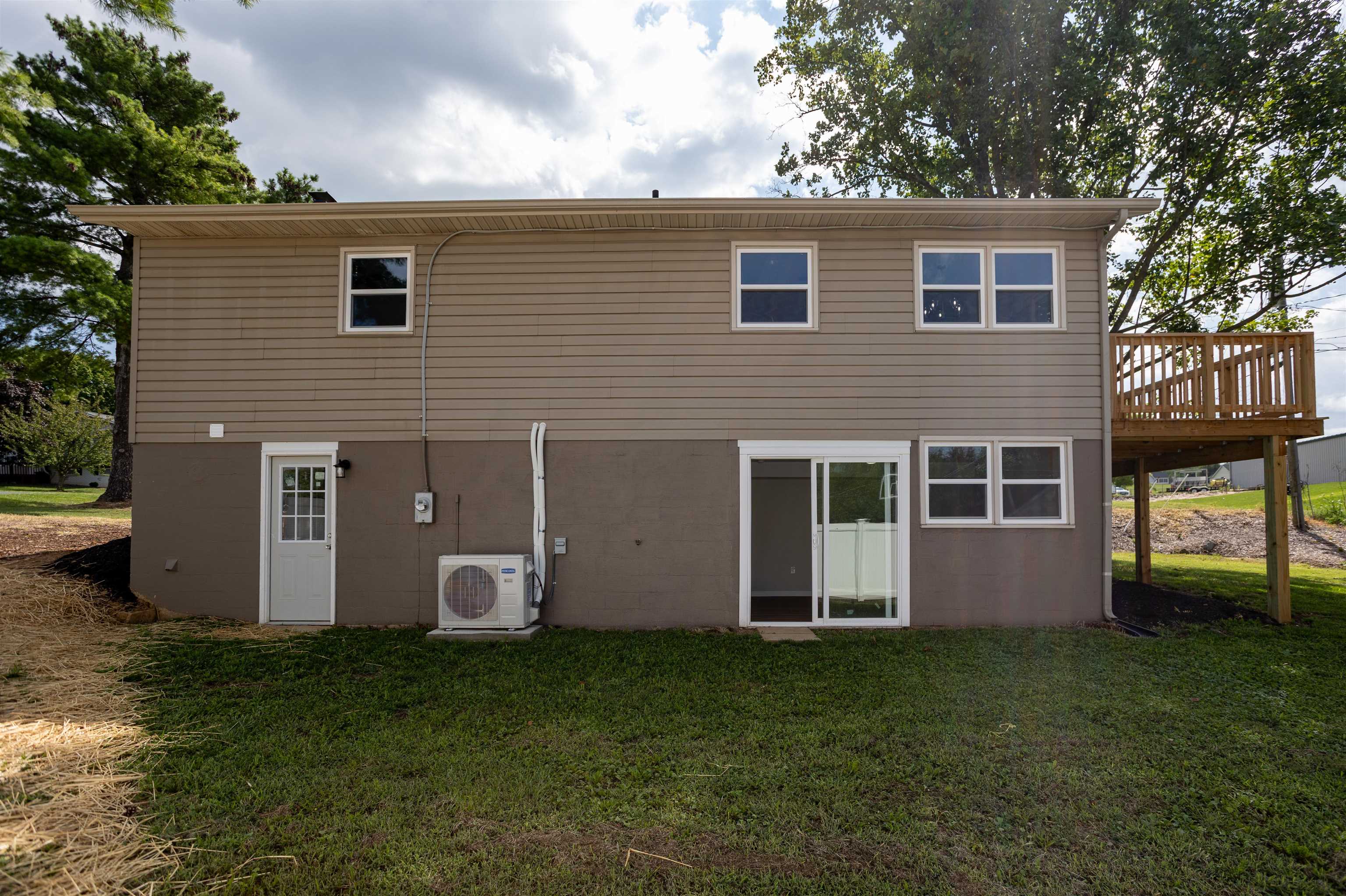 176 FOURTH ST, BROADWAY, Virginia 22815, 4 Bedrooms Bedrooms, ,1 BathroomBathrooms,Residential,176 FOURTH ST,681127 MLS # 681127