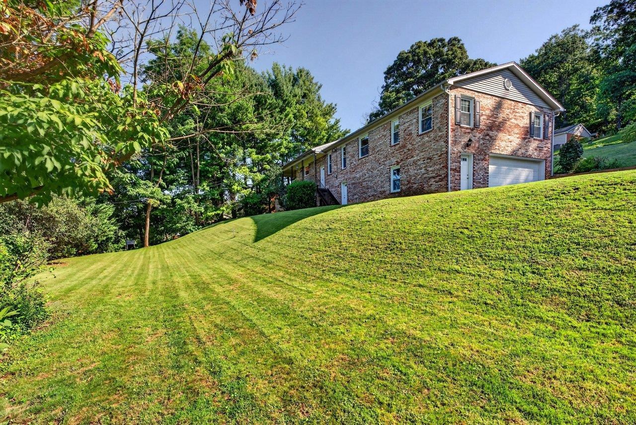 1222 WOODCREST CIR, HARRISONBURG, Virginia 22801, 3 Bedrooms Bedrooms, ,2 BathroomsBathrooms,Residential,1222 WOODCREST CIR,681133 MLS # 681133