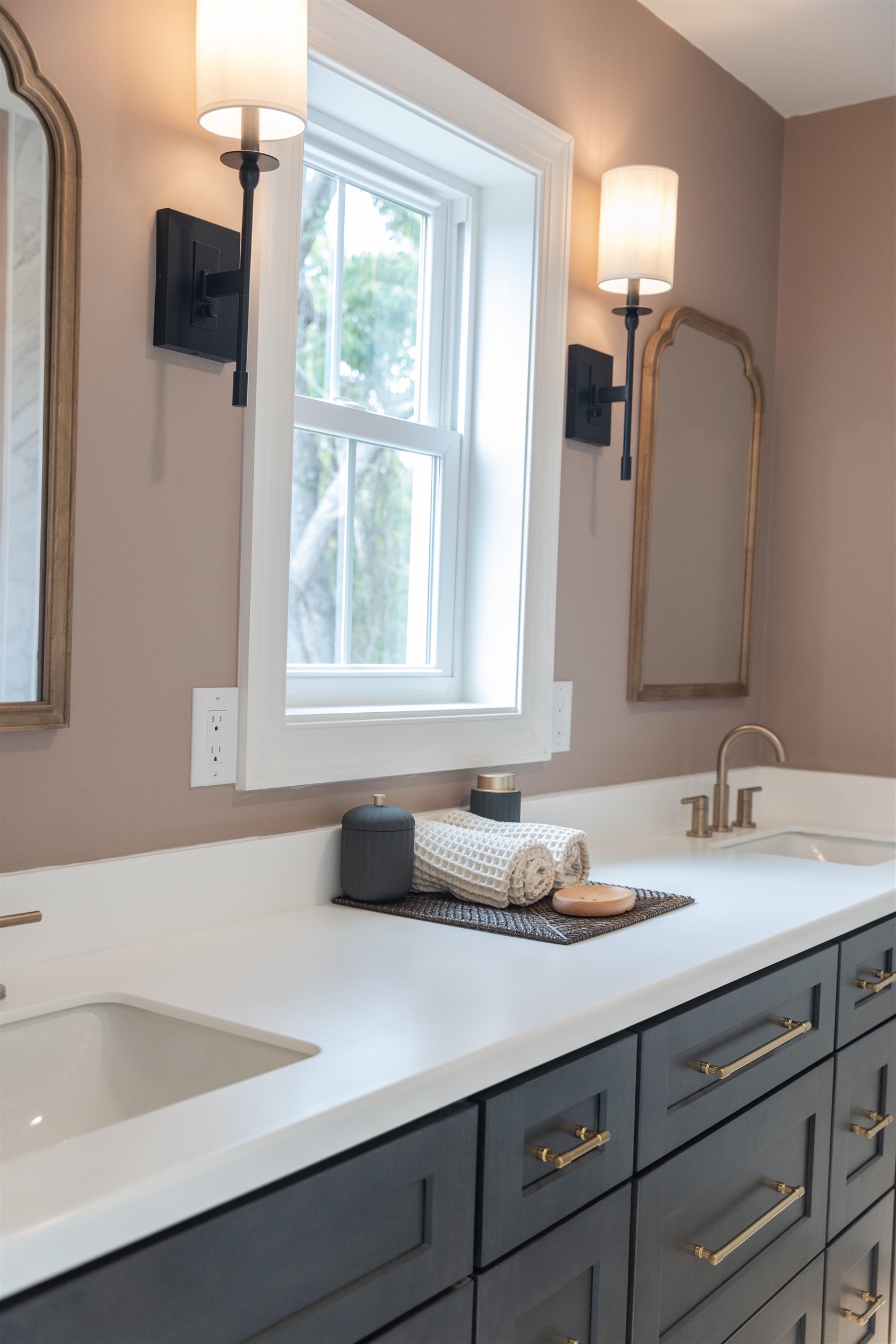 Dual Vanity Dual Vanity