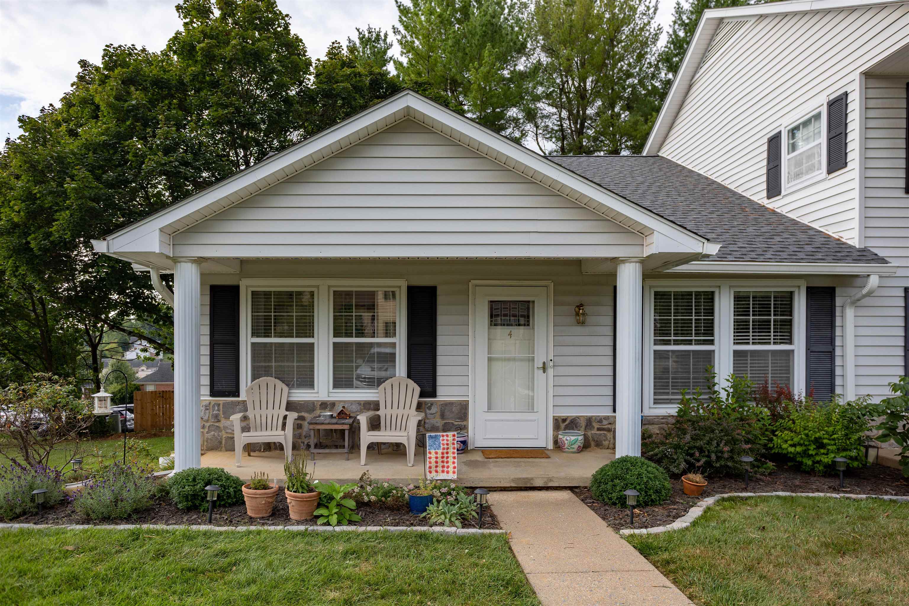 4 SHANNON PL, STAUNTON, Virginia 24401, 2 Bedrooms Bedrooms, ,2 BathroomsBathrooms,Residential,4 shannon place,4 SHANNON PL,681138 MLS # 681138 4 SHANNON PL, STAUNTON, Virginia 24401, 2 Bedrooms Bedrooms, ,2 BathroomsBathrooms,Residential,4 shannon place,4 SHANNON PL,681138 MLS # 681138