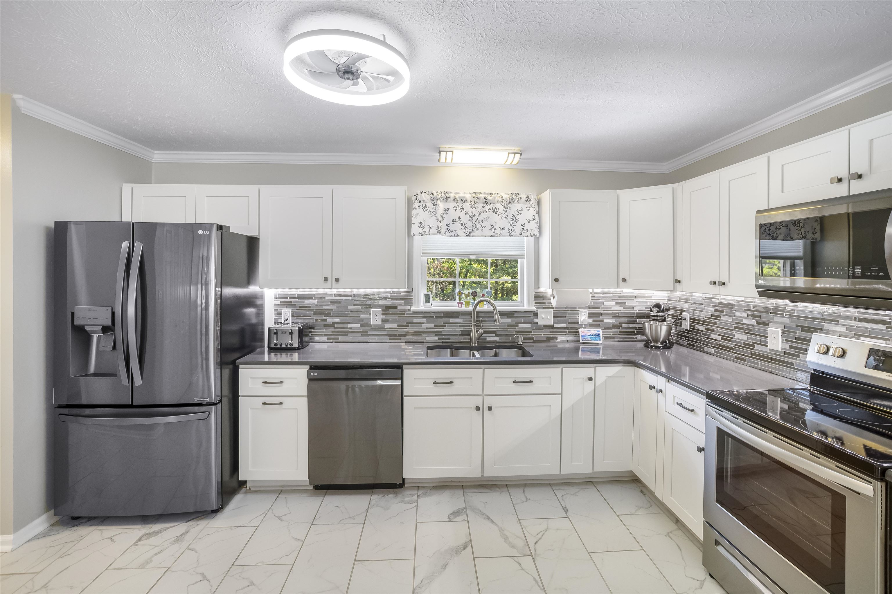 105 AMBER LN, BRIDGEWATER, Virginia 22812, 4 Bedrooms Bedrooms, ,3 BathroomsBathrooms,Residential,105 AMBER LN,680541 MLS # 680541