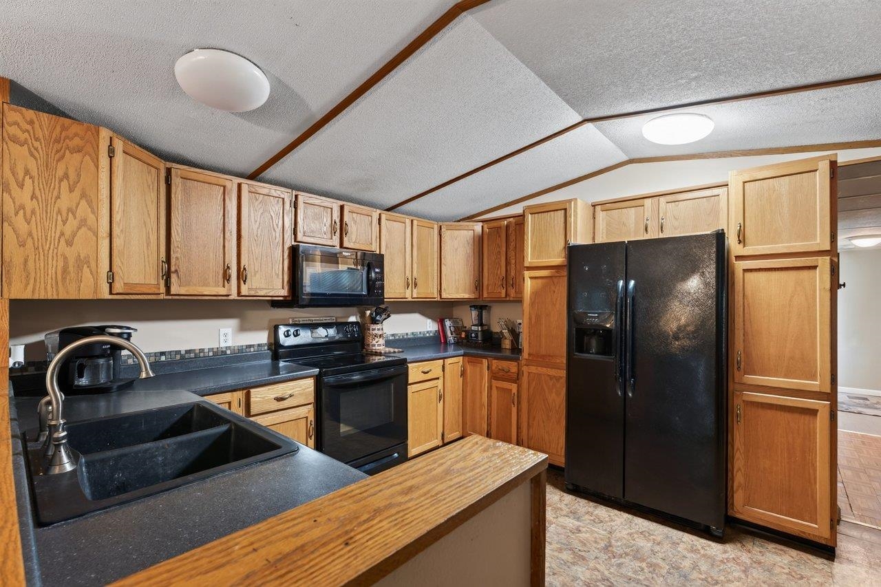 406 TRAYFOOT RD, GROTTOES, Virginia 24441, 3 Bedrooms Bedrooms, ,2 BathroomsBathrooms,Residential,406 TRAYFOOT RD,681141 MLS # 681141