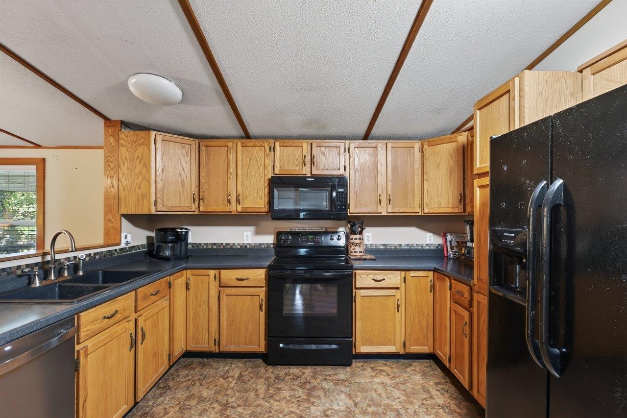 406 TRAYFOOT RD, GROTTOES, Virginia 24441, 3 Bedrooms Bedrooms, ,2 BathroomsBathrooms,Residential,406 TRAYFOOT RD,681141 MLS # 681141