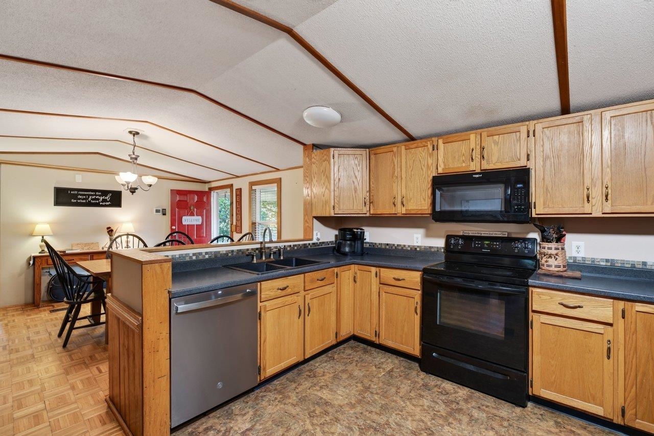 406 TRAYFOOT RD, GROTTOES, Virginia 24441, 3 Bedrooms Bedrooms, ,2 BathroomsBathrooms,Residential,406 TRAYFOOT RD,681141 MLS # 681141