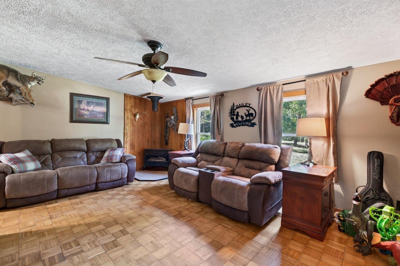 406 TRAYFOOT RD, GROTTOES, Virginia 24441, 3 Bedrooms Bedrooms, ,2 BathroomsBathrooms,Residential,406 TRAYFOOT RD,681141 MLS # 681141