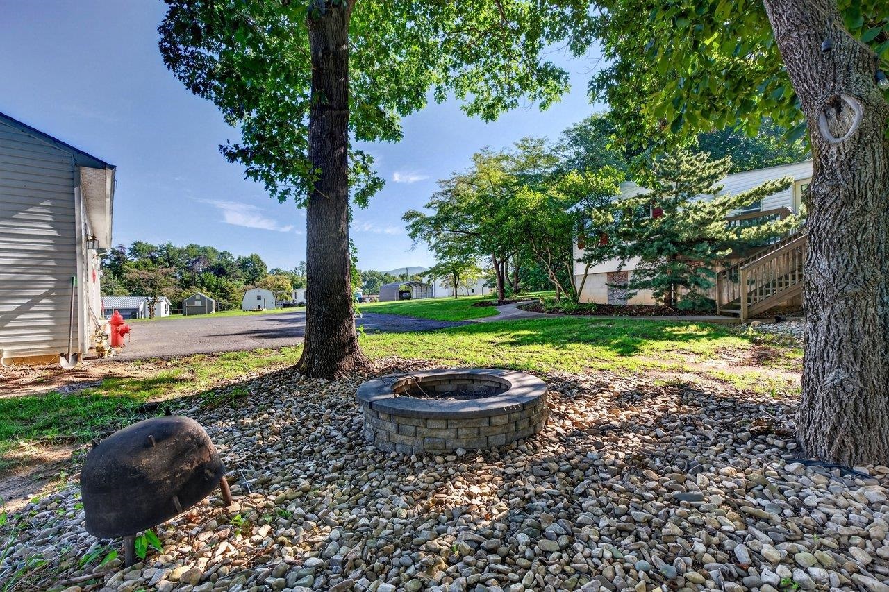 406 TRAYFOOT RD, GROTTOES, Virginia 24441, 3 Bedrooms Bedrooms, ,2 BathroomsBathrooms,Residential,406 TRAYFOOT RD,681141 MLS # 681141