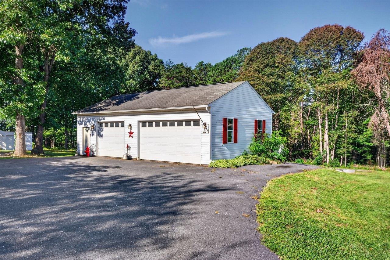 406 TRAYFOOT RD, GROTTOES, Virginia 24441, 3 Bedrooms Bedrooms, ,2 BathroomsBathrooms,Residential,406 TRAYFOOT RD,681141 MLS # 681141