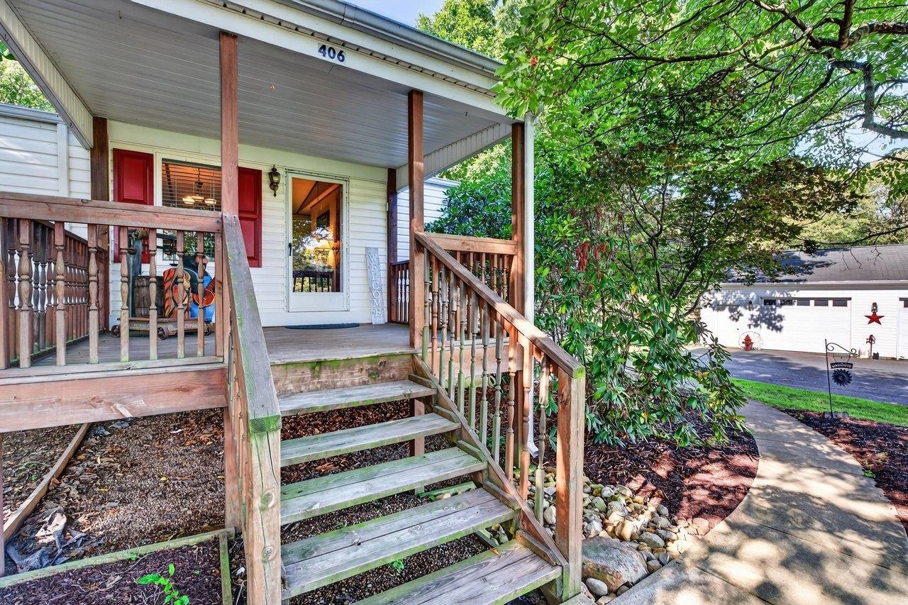 406 TRAYFOOT RD, GROTTOES, Virginia 24441, 3 Bedrooms Bedrooms, ,2 BathroomsBathrooms,Residential,406 TRAYFOOT RD,681141 MLS # 681141