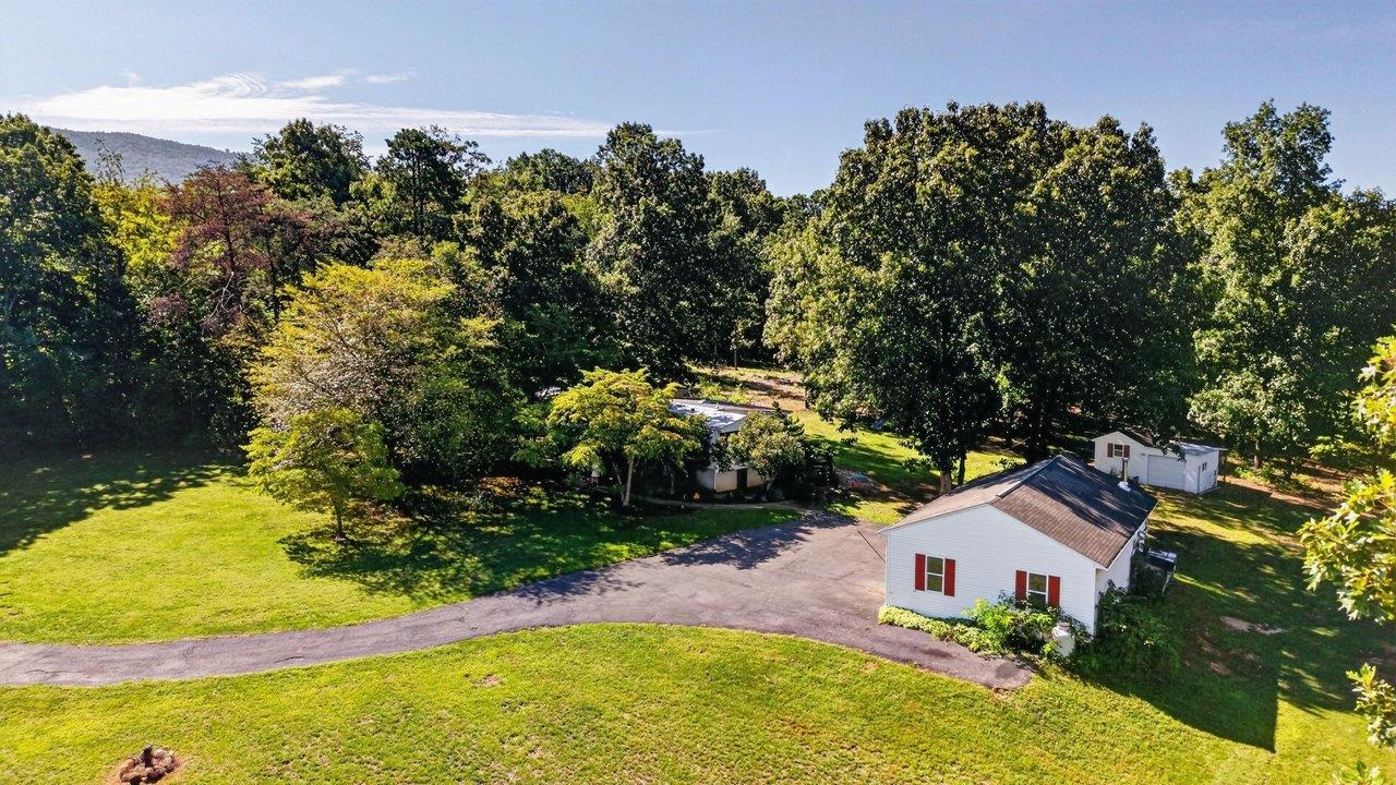 406 TRAYFOOT RD, GROTTOES, Virginia 24441, 3 Bedrooms Bedrooms, ,2 BathroomsBathrooms,Residential,406 TRAYFOOT RD,681141 MLS # 681141