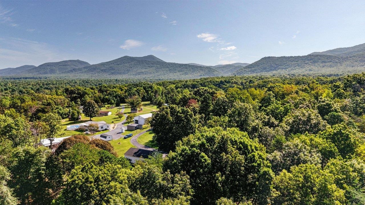 406 TRAYFOOT RD, GROTTOES, Virginia 24441, 3 Bedrooms Bedrooms, ,2 BathroomsBathrooms,Residential,406 TRAYFOOT RD,681141 MLS # 681141
