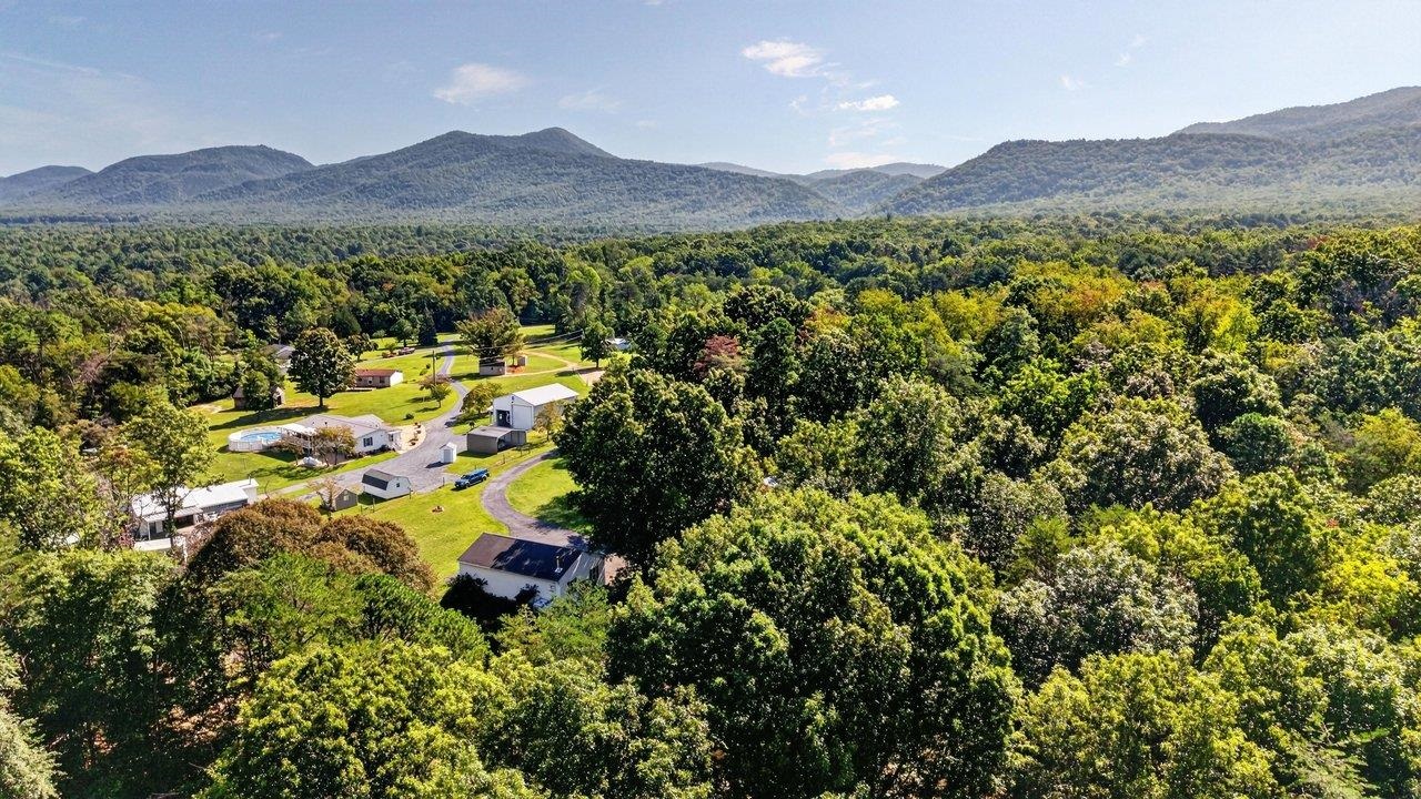 406 TRAYFOOT RD, GROTTOES, Virginia 24441, 3 Bedrooms Bedrooms, ,2 BathroomsBathrooms,Residential,406 TRAYFOOT RD,681141 MLS # 681141