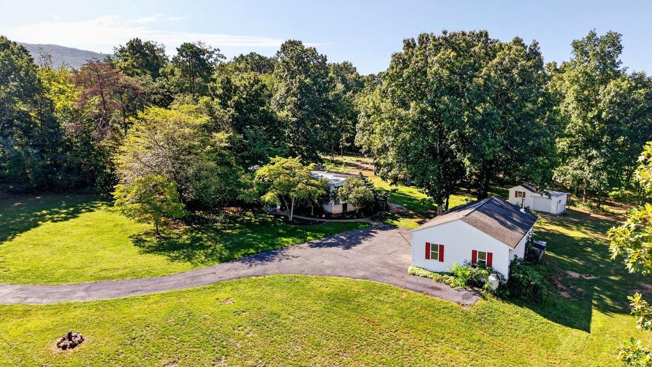 406 TRAYFOOT RD, GROTTOES, Virginia 24441, 3 Bedrooms Bedrooms, ,2 BathroomsBathrooms,Residential,406 TRAYFOOT RD,681141 MLS # 681141