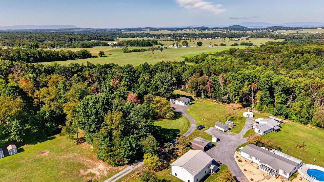 406 TRAYFOOT RD, GROTTOES, Virginia 24441, 3 Bedrooms Bedrooms, ,2 BathroomsBathrooms,Residential,406 TRAYFOOT RD,681141 MLS # 681141