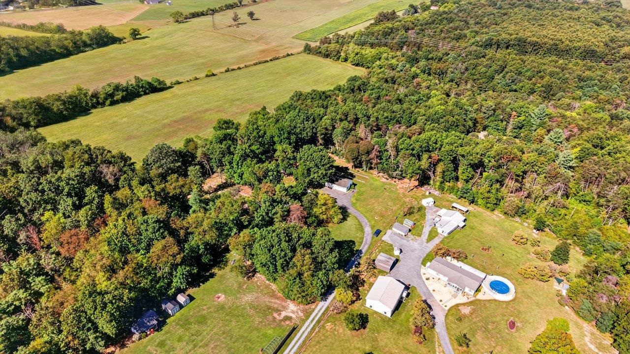 406 TRAYFOOT RD, GROTTOES, Virginia 24441, 3 Bedrooms Bedrooms, ,2 BathroomsBathrooms,Residential,406 TRAYFOOT RD,681141 MLS # 681141