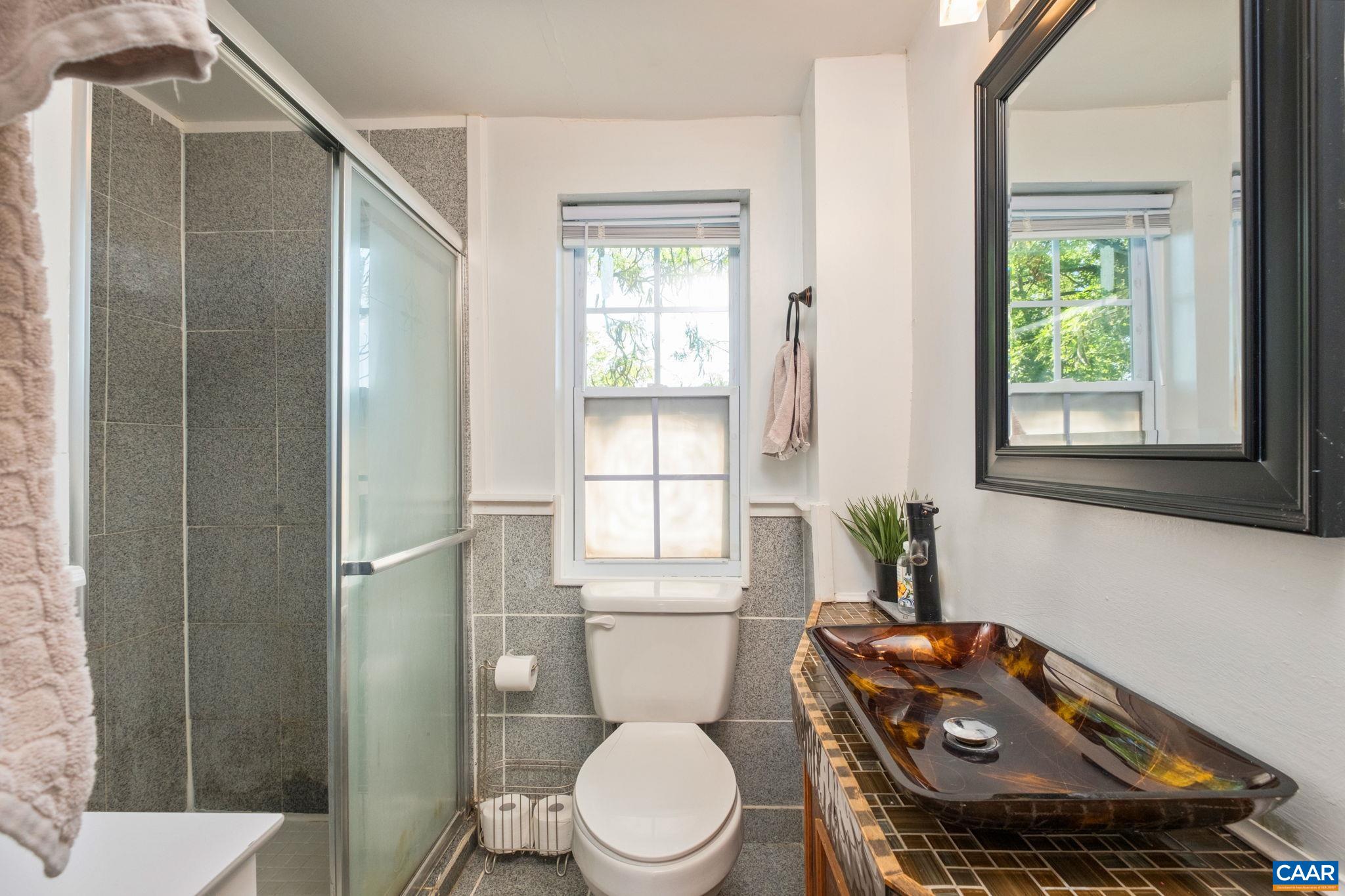Full bathroom Full bathroom