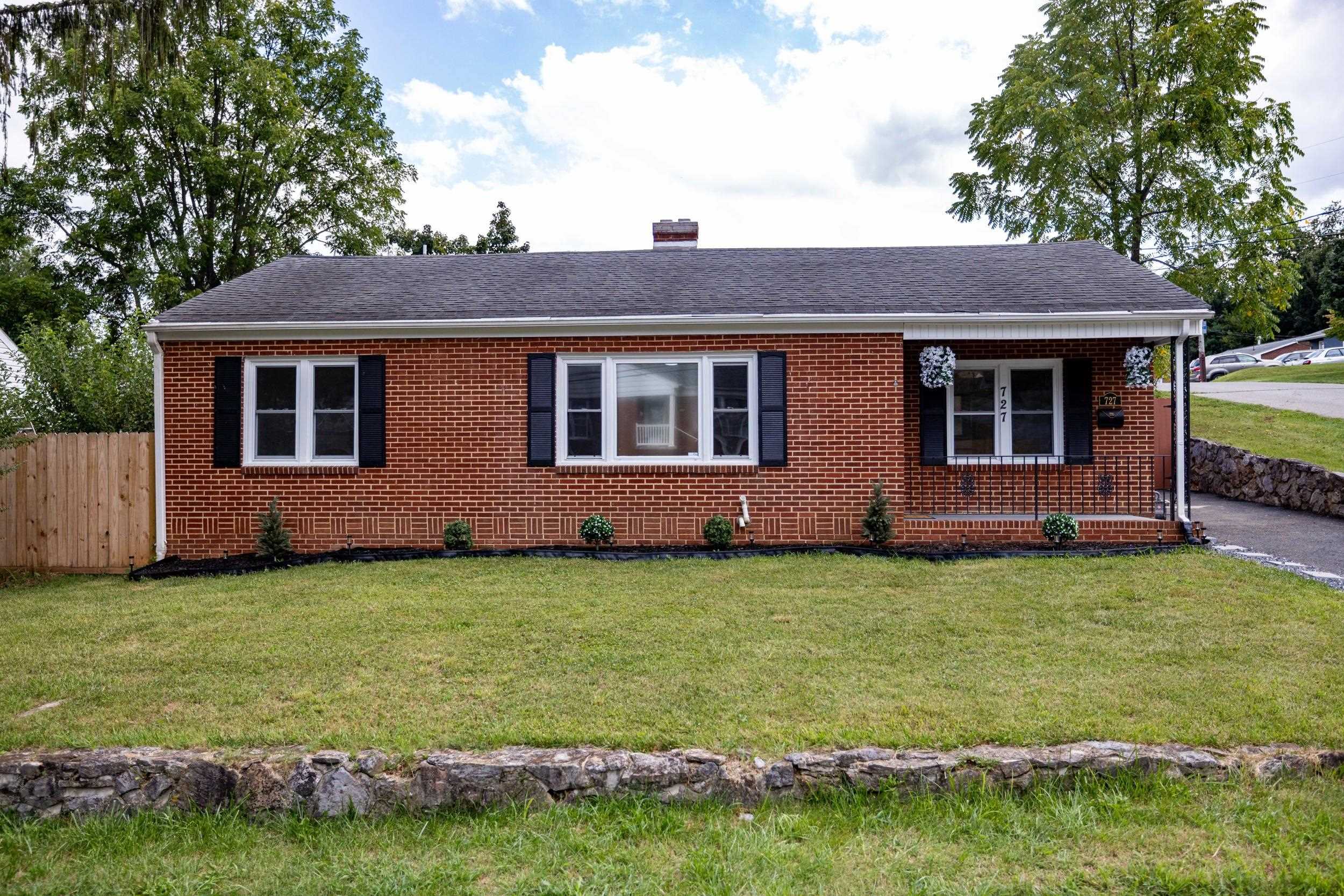 727 CHERRY HILL DR, STAUNTON, Virginia 24401, 3 Bedrooms Bedrooms, ,2 BathroomsBathrooms,Residential,727 CHERRY HILL DR,680922 MLS # 680922 727 CHERRY HILL DR, STAUNTON, Virginia 24401, 3 Bedrooms Bedrooms, ,2 BathroomsBathrooms,Residential,727 CHERRY HILL DR,680922 MLS # 680922