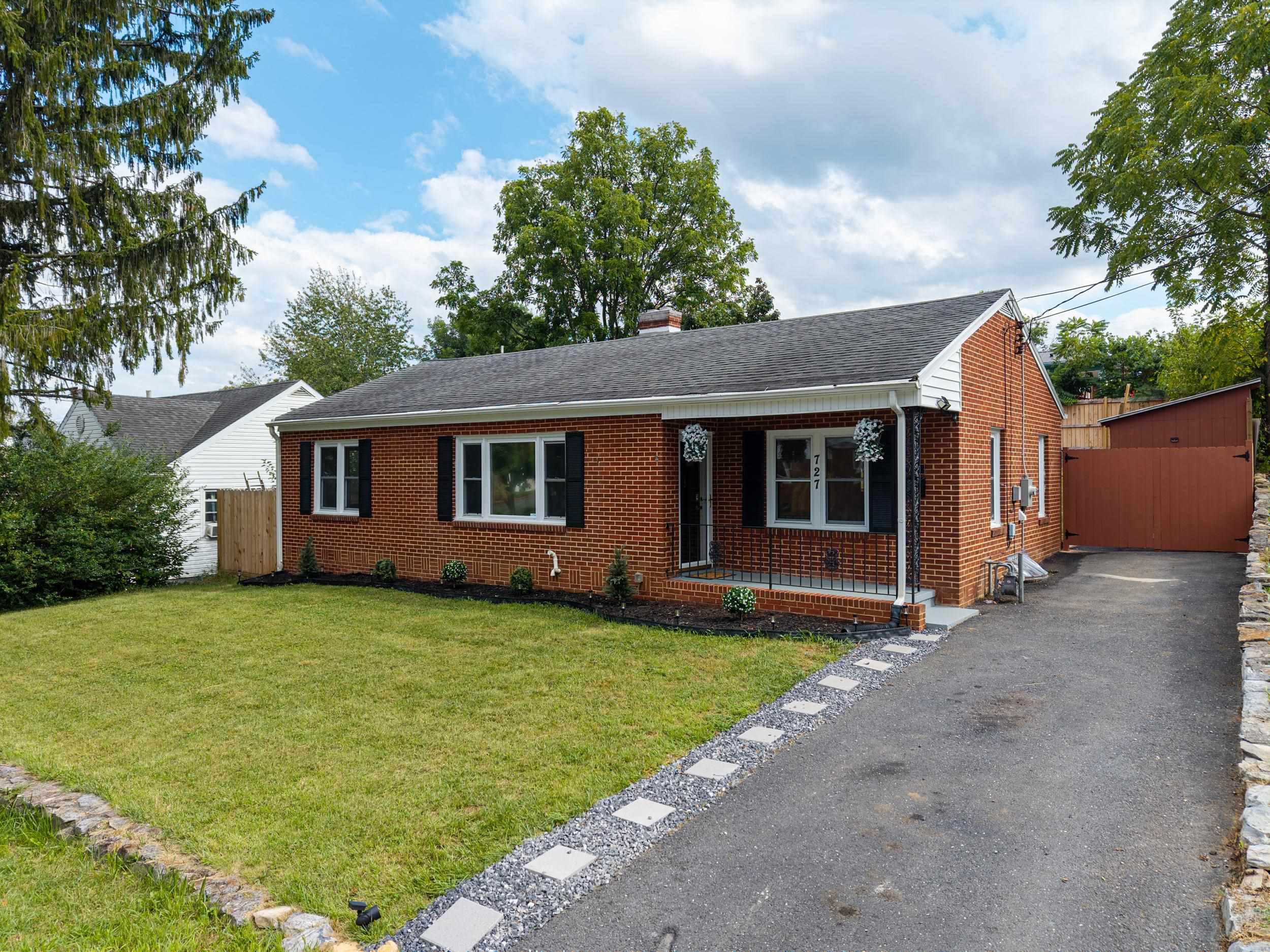 727 CHERRY HILL DR, STAUNTON, Virginia 24401, 3 Bedrooms Bedrooms, ,2 BathroomsBathrooms,Residential,727 CHERRY HILL DR,680922 MLS # 680922