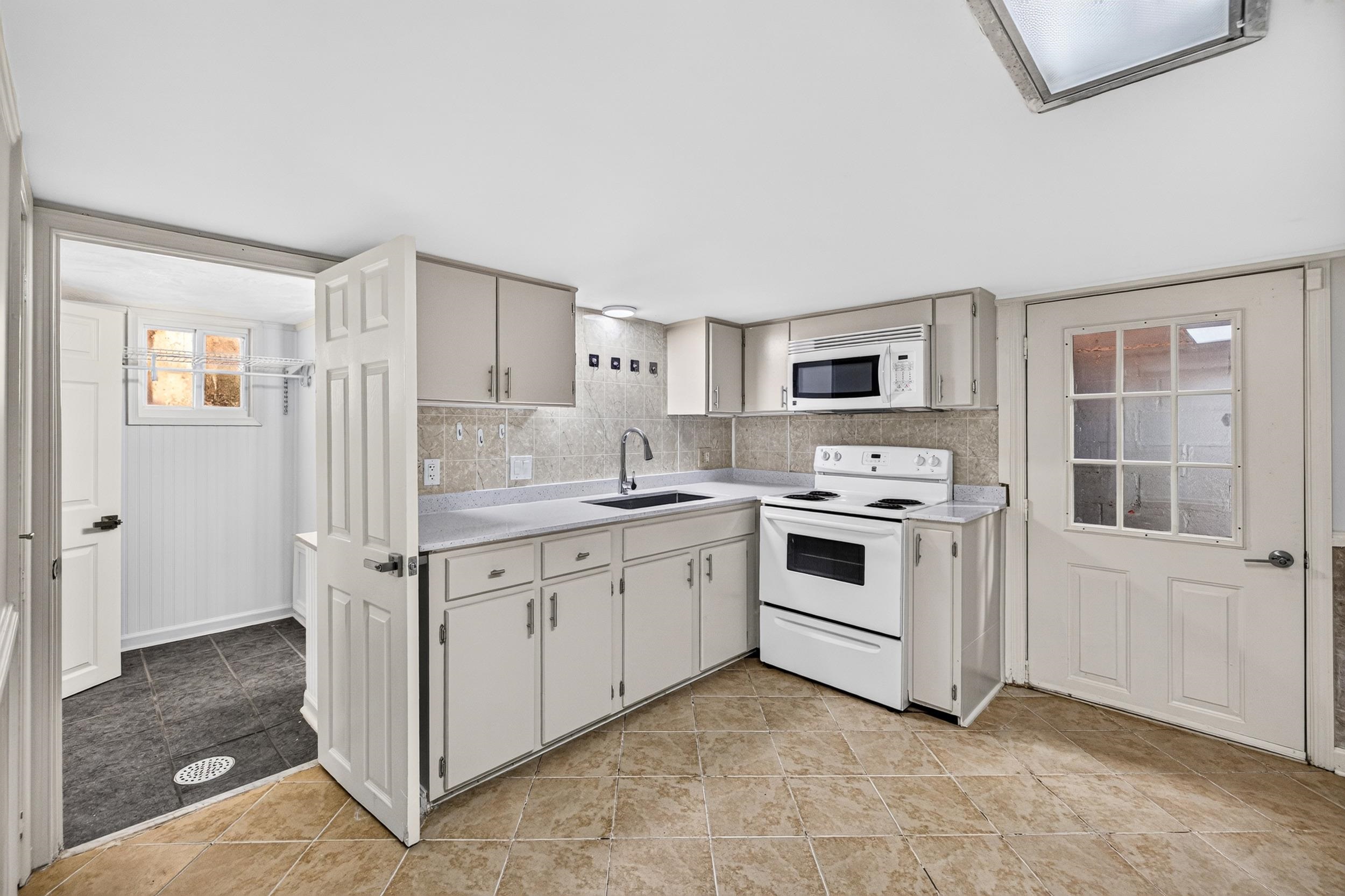 727 CHERRY HILL DR, STAUNTON, Virginia 24401, 3 Bedrooms Bedrooms, ,2 BathroomsBathrooms,Residential,727 CHERRY HILL DR,680922 MLS # 680922