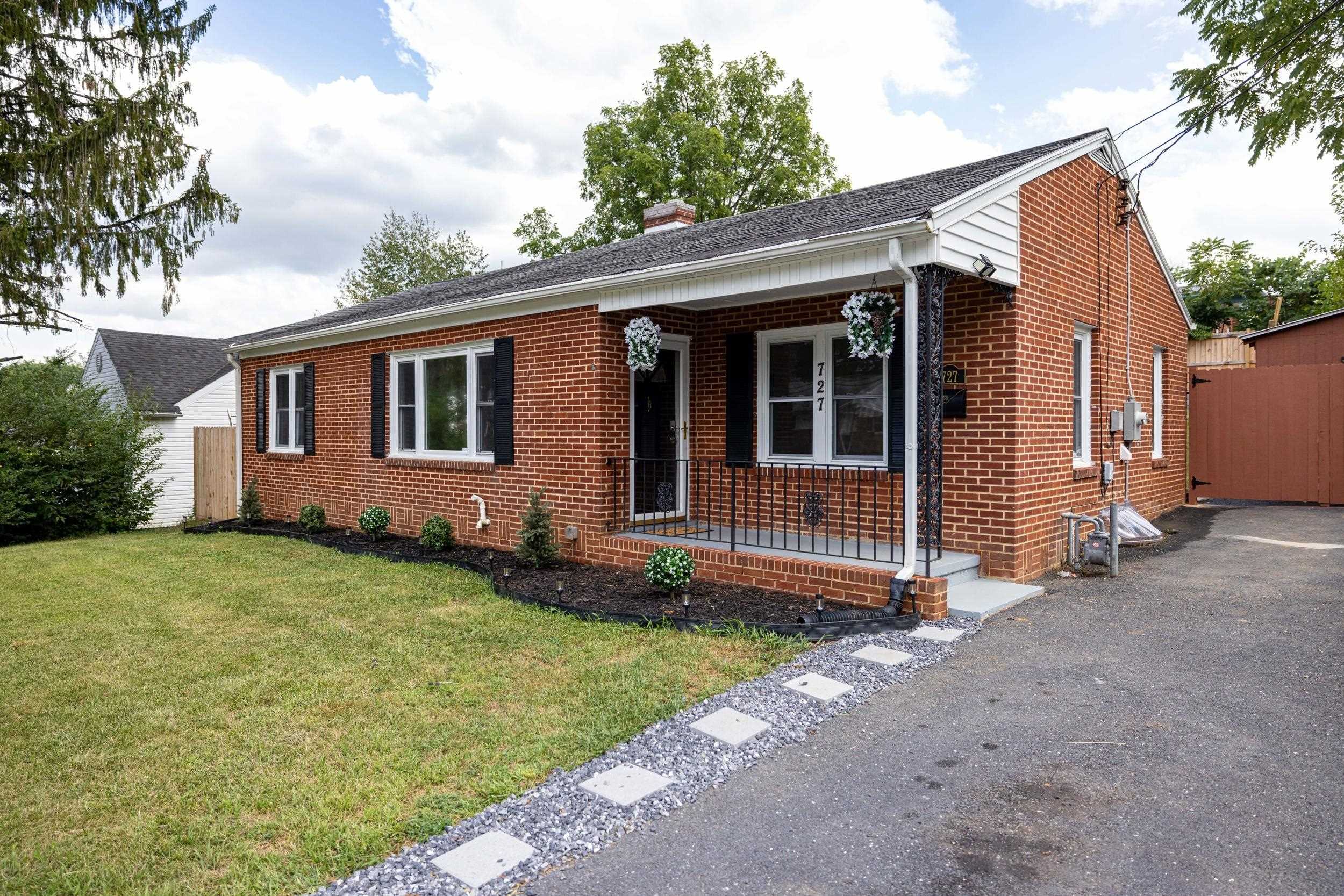 727 CHERRY HILL DR, STAUNTON, Virginia 24401, 3 Bedrooms Bedrooms, ,2 BathroomsBathrooms,Residential,727 CHERRY HILL DR,680922 MLS # 680922
