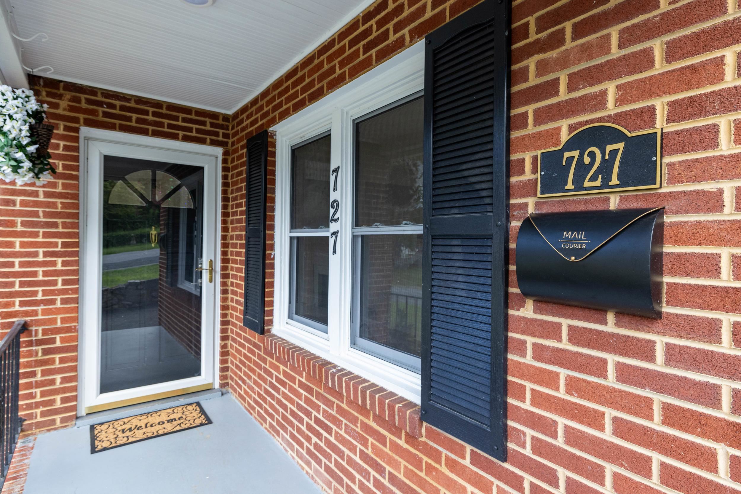 727 CHERRY HILL DR, STAUNTON, Virginia 24401, 3 Bedrooms Bedrooms, ,2 BathroomsBathrooms,Residential,727 CHERRY HILL DR,680922 MLS # 680922