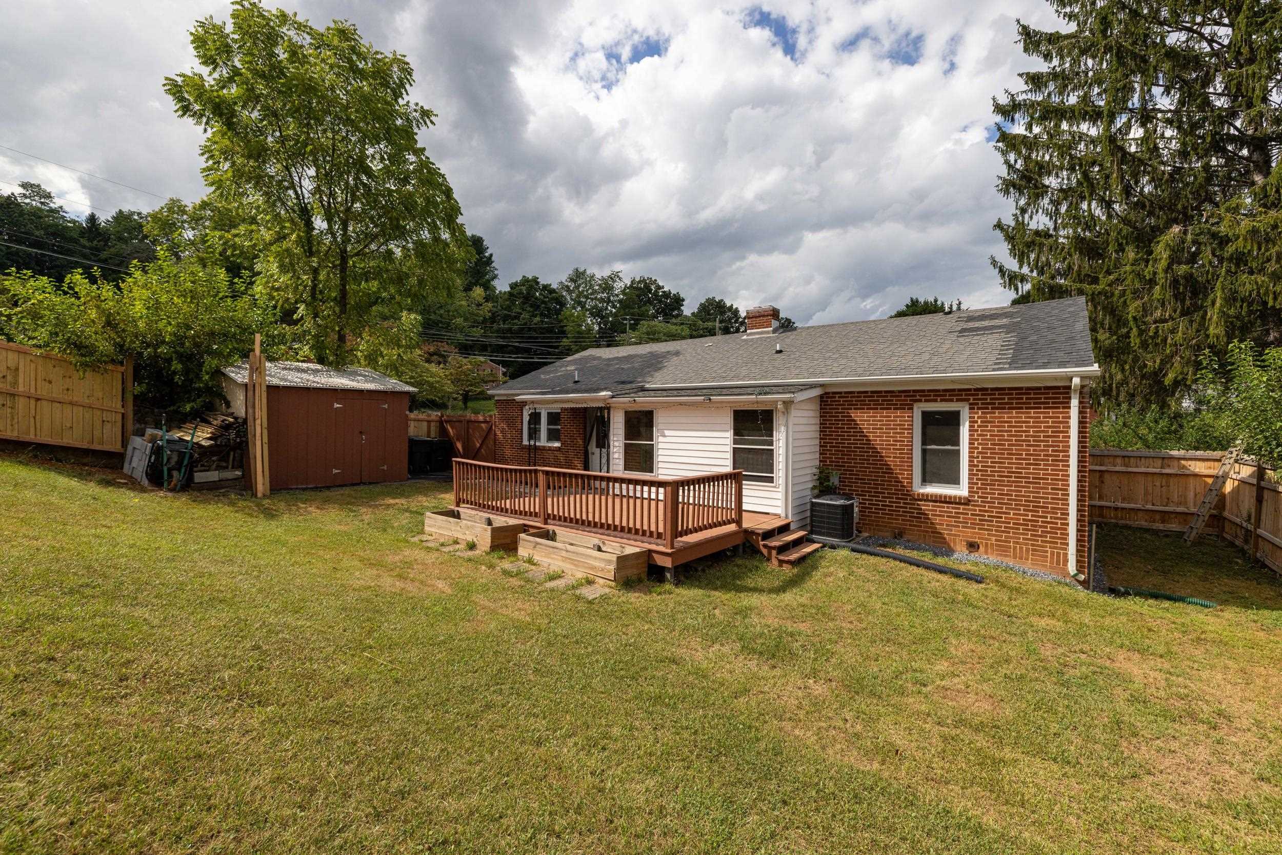 727 CHERRY HILL DR, STAUNTON, Virginia 24401, 3 Bedrooms Bedrooms, ,2 BathroomsBathrooms,Residential,727 CHERRY HILL DR,680922 MLS # 680922