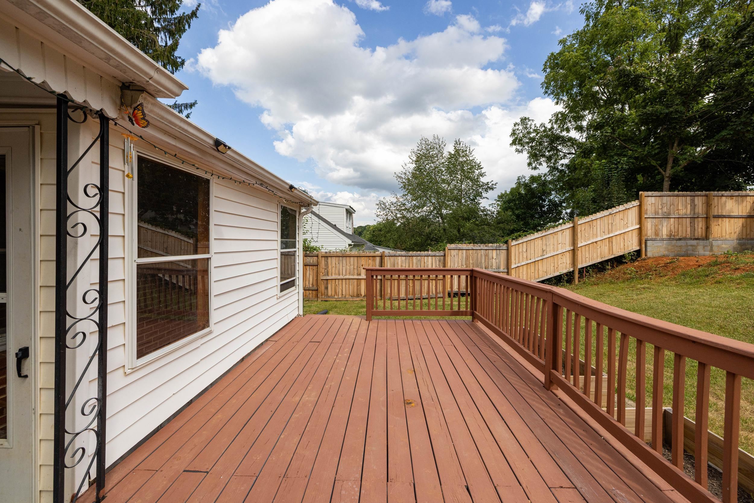 727 CHERRY HILL DR, STAUNTON, Virginia 24401, 3 Bedrooms Bedrooms, ,2 BathroomsBathrooms,Residential,727 CHERRY HILL DR,680922 MLS # 680922