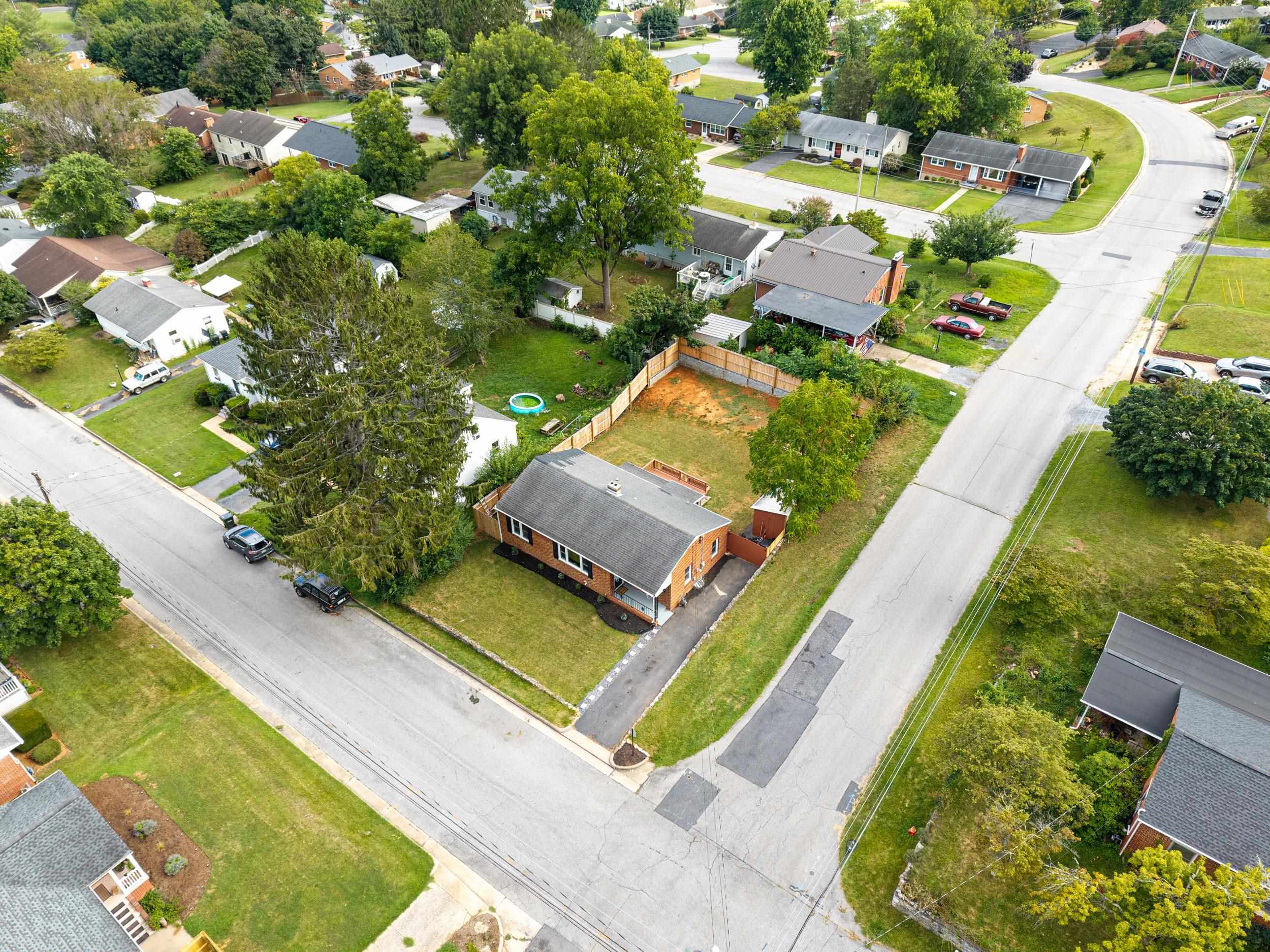 727 CHERRY HILL DR, STAUNTON, Virginia 24401, 3 Bedrooms Bedrooms, ,2 BathroomsBathrooms,Residential,727 CHERRY HILL DR,680922 MLS # 680922
