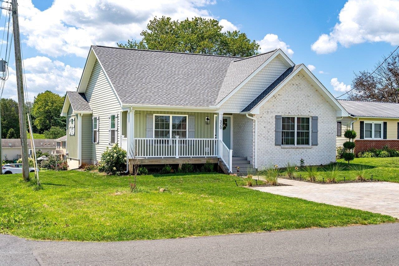 320 EIGHTH AVE, LURAY, Virginia 22835, 3 Bedrooms Bedrooms, ,2 BathroomsBathrooms,Residential,320 EIGHTH AVE,680936 MLS # 680936
