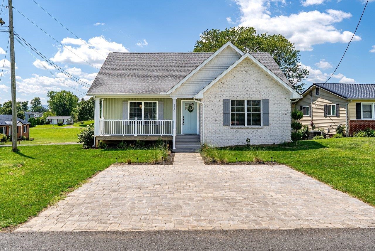 320 EIGHTH AVE, LURAY, Virginia 22835, 3 Bedrooms Bedrooms, ,2 BathroomsBathrooms,Residential,320 EIGHTH AVE,680936 MLS # 680936
