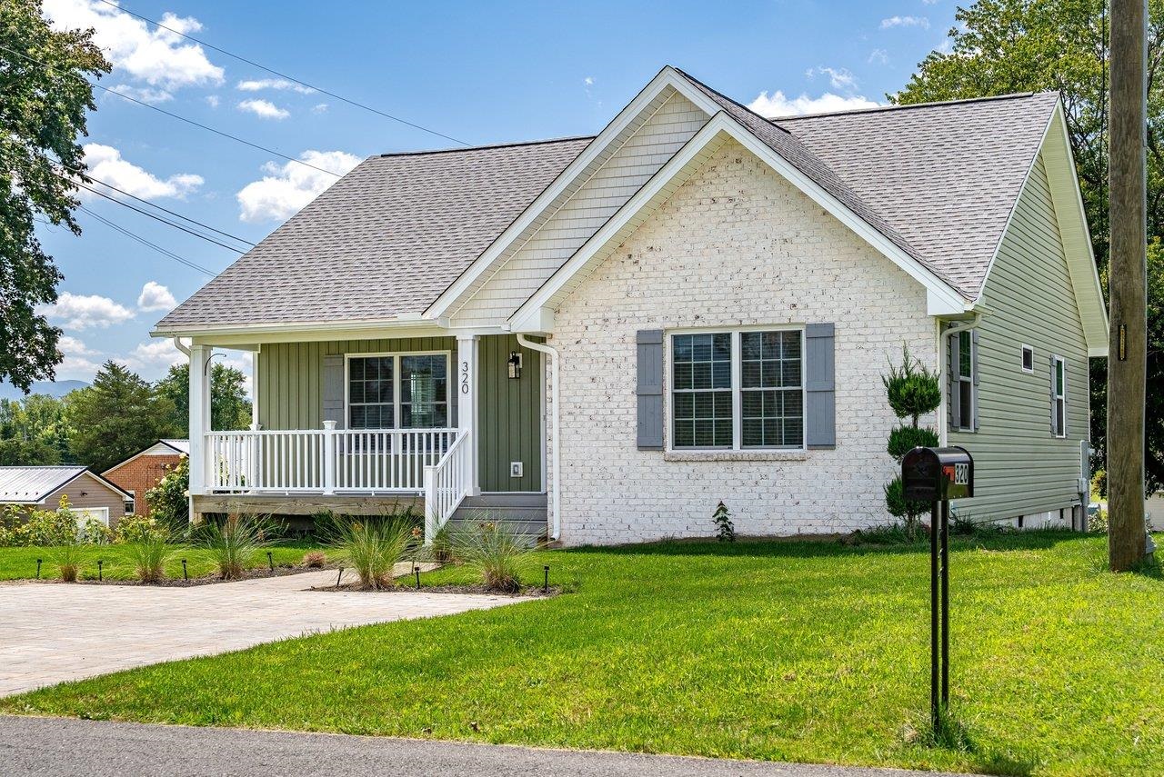 320 EIGHTH AVE, LURAY, Virginia 22835, 3 Bedrooms Bedrooms, ,2 BathroomsBathrooms,Residential,320 EIGHTH AVE,680936 MLS # 680936