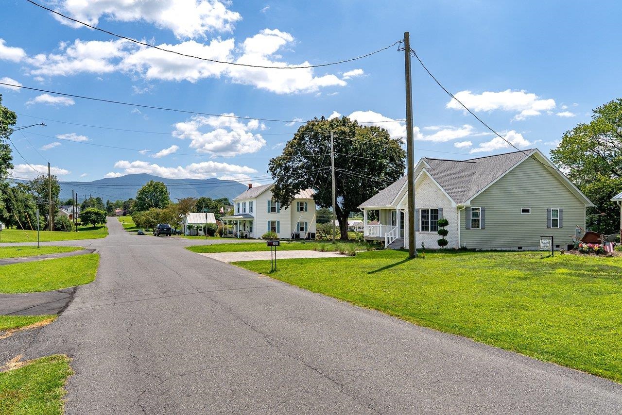 320 EIGHTH AVE, LURAY, Virginia 22835, 3 Bedrooms Bedrooms, ,2 BathroomsBathrooms,Residential,320 EIGHTH AVE,680936 MLS # 680936