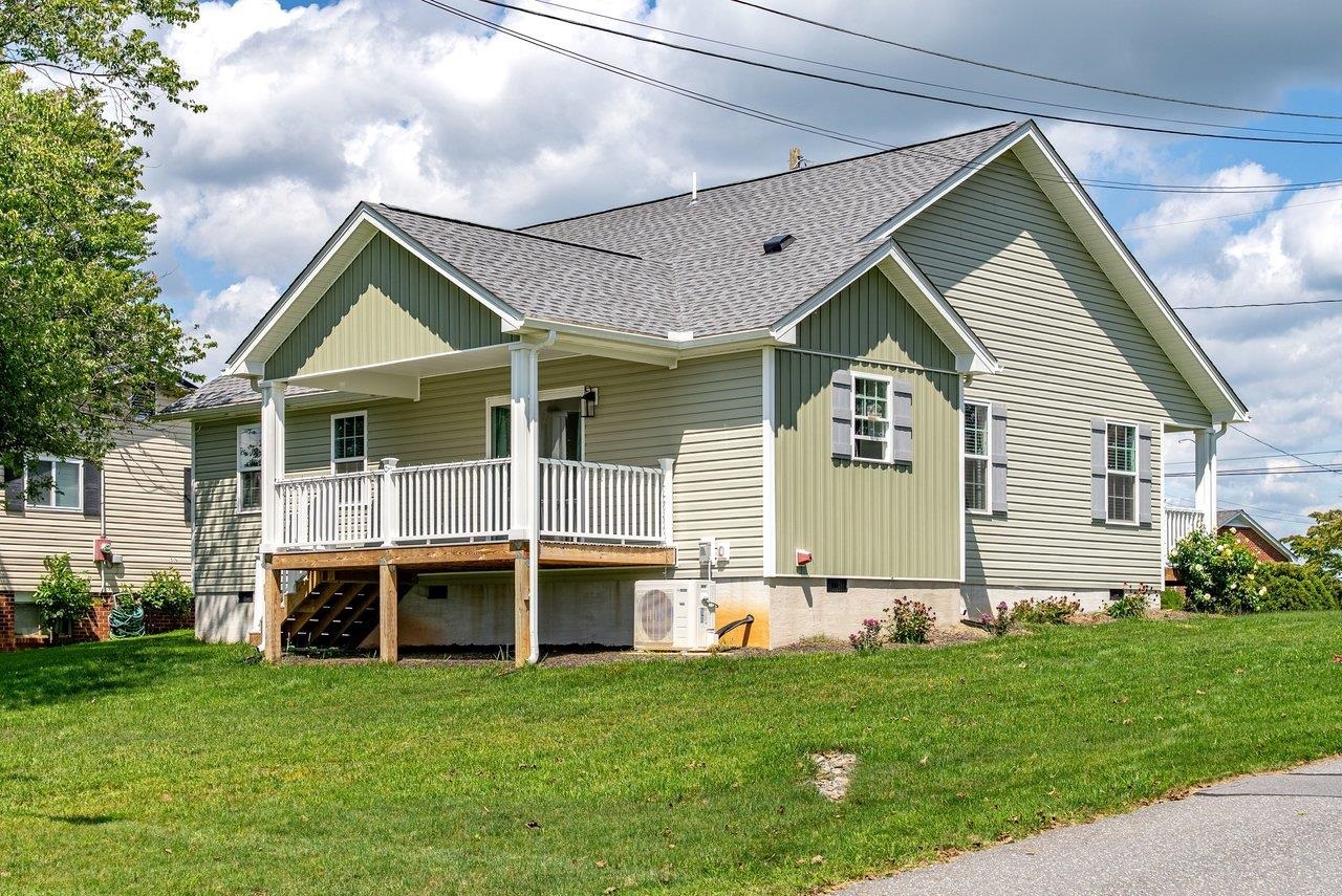 320 EIGHTH AVE, LURAY, Virginia 22835, 3 Bedrooms Bedrooms, ,2 BathroomsBathrooms,Residential,320 EIGHTH AVE,680936 MLS # 680936