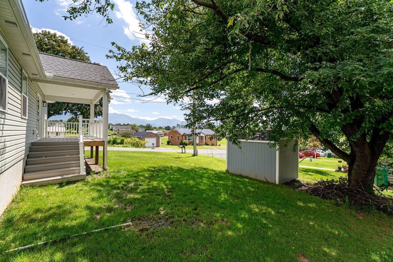 320 EIGHTH AVE, LURAY, Virginia 22835, 3 Bedrooms Bedrooms, ,2 BathroomsBathrooms,Residential,320 EIGHTH AVE,680936 MLS # 680936