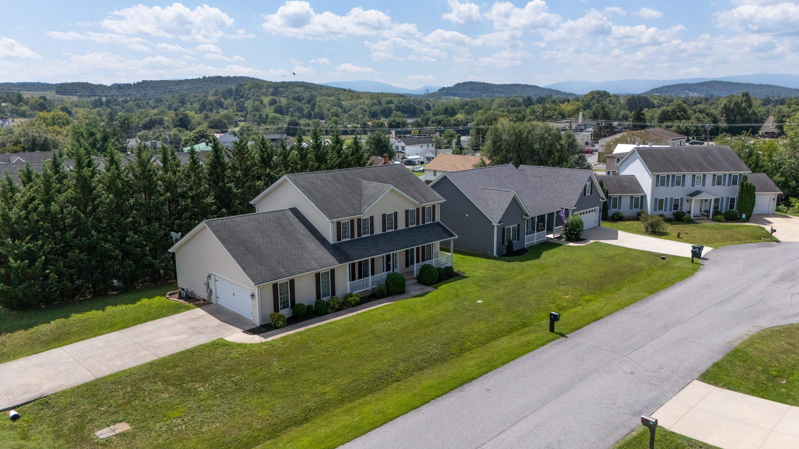 26 DEVONSHIRE CT, FISHERSVILLE, Virginia 22939, 4 Bedrooms Bedrooms, ,3 BathroomsBathrooms,Residential,26 DEVONSHIRE CT,681170 MLS # 681170 26 DEVONSHIRE CT, FISHERSVILLE, Virginia 22939, 4 Bedrooms Bedrooms, ,3 BathroomsBathrooms,Residential,26 DEVONSHIRE CT,681170 MLS # 681170