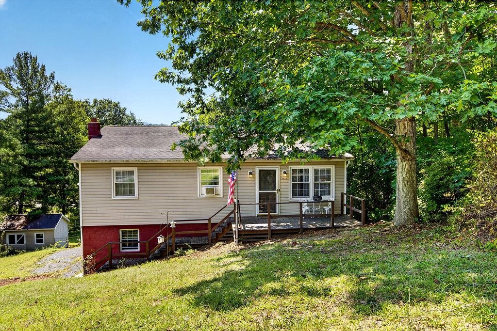 1513 SHENANDOAH AVE, WAYNESBORO, Virginia 22980, 3 Bedrooms Bedrooms, ,1 BathroomBathrooms,Residential,1513 SHENANDOAH AVE,681171 MLS # 681171 1513 SHENANDOAH AVE, WAYNESBORO, Virginia 22980, 3 Bedrooms Bedrooms, ,1 BathroomBathrooms,Residential,1513 SHENANDOAH AVE,681171 MLS # 681171
