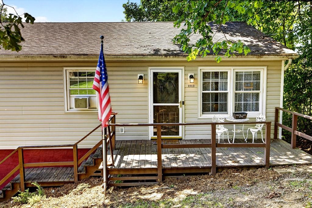 1513 SHENANDOAH AVE, WAYNESBORO, Virginia 22980, 3 Bedrooms Bedrooms, ,1 BathroomBathrooms,Residential,1513 SHENANDOAH AVE,681171 MLS # 681171 1513 SHENANDOAH AVE, WAYNESBORO, Virginia 22980, 3 Bedrooms Bedrooms, ,1 BathroomBathrooms,Residential,1513 SHENANDOAH AVE,681171 MLS # 681171
