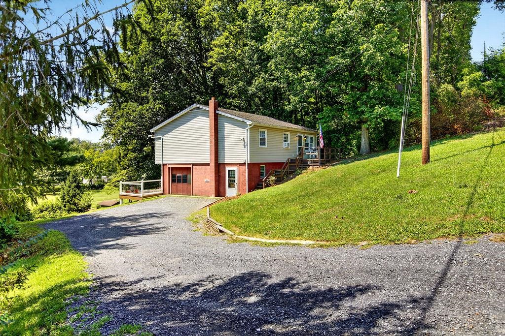 1513 SHENANDOAH AVE, WAYNESBORO, Virginia 22980, 3 Bedrooms Bedrooms, ,1 BathroomBathrooms,Residential,1513 SHENANDOAH AVE,681171 MLS # 681171 1513 SHENANDOAH AVE, WAYNESBORO, Virginia 22980, 3 Bedrooms Bedrooms, ,1 BathroomBathrooms,Residential,1513 SHENANDOAH AVE,681171 MLS # 681171