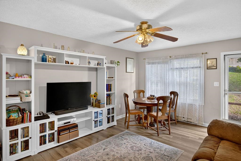 1513 SHENANDOAH AVE, WAYNESBORO, Virginia 22980, 3 Bedrooms Bedrooms, ,1 BathroomBathrooms,Residential,1513 SHENANDOAH AVE,681171 MLS # 681171 1513 SHENANDOAH AVE, WAYNESBORO, Virginia 22980, 3 Bedrooms Bedrooms, ,1 BathroomBathrooms,Residential,1513 SHENANDOAH AVE,681171 MLS # 681171