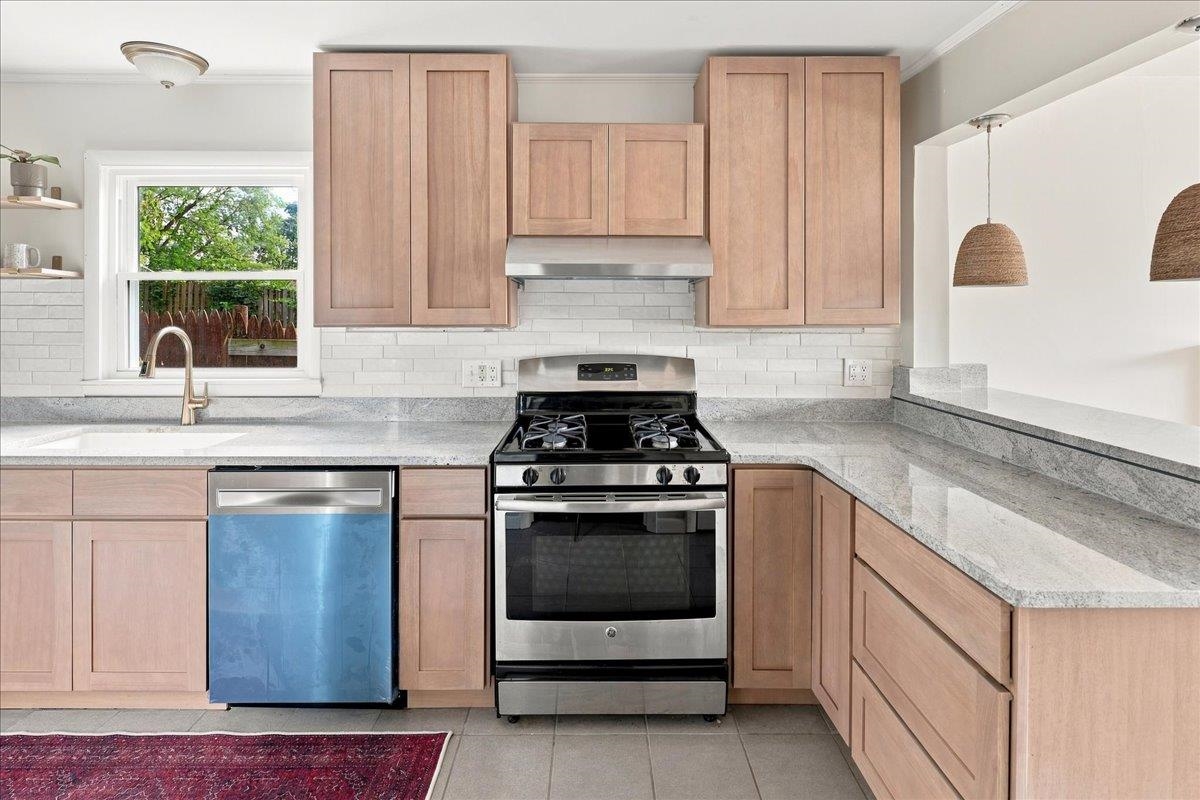 812 FLORENCE AVE, WAYNESBORO, Virginia 22980, 3 Bedrooms Bedrooms, ,1 BathroomBathrooms,Residential,812 FLORENCE AVE,681172 MLS # 681172