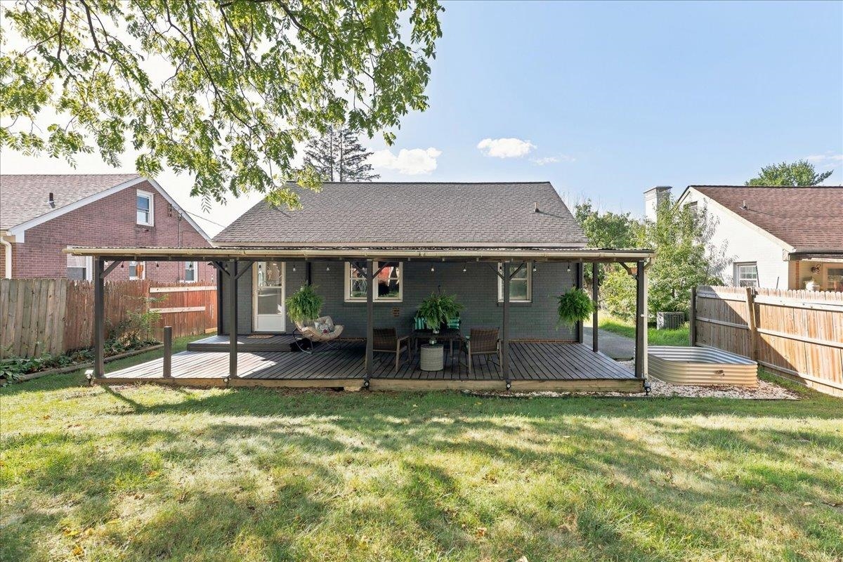 812 FLORENCE AVE, WAYNESBORO, Virginia 22980, 3 Bedrooms Bedrooms, ,1 BathroomBathrooms,Residential,812 FLORENCE AVE,681172 MLS # 681172