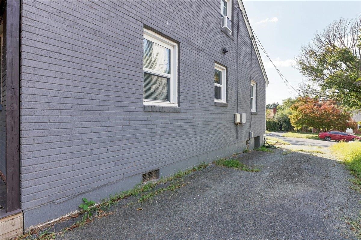 812 FLORENCE AVE, WAYNESBORO, Virginia 22980, 3 Bedrooms Bedrooms, ,1 BathroomBathrooms,Residential,812 FLORENCE AVE,681172 MLS # 681172