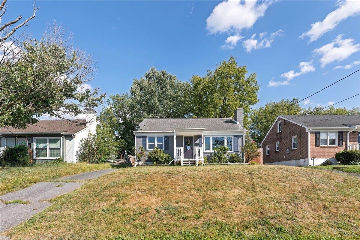 812 FLORENCE AVE, WAYNESBORO, Virginia 22980, 3 Bedrooms Bedrooms, ,1 BathroomBathrooms,Residential,812 FLORENCE AVE,681172 MLS # 681172
