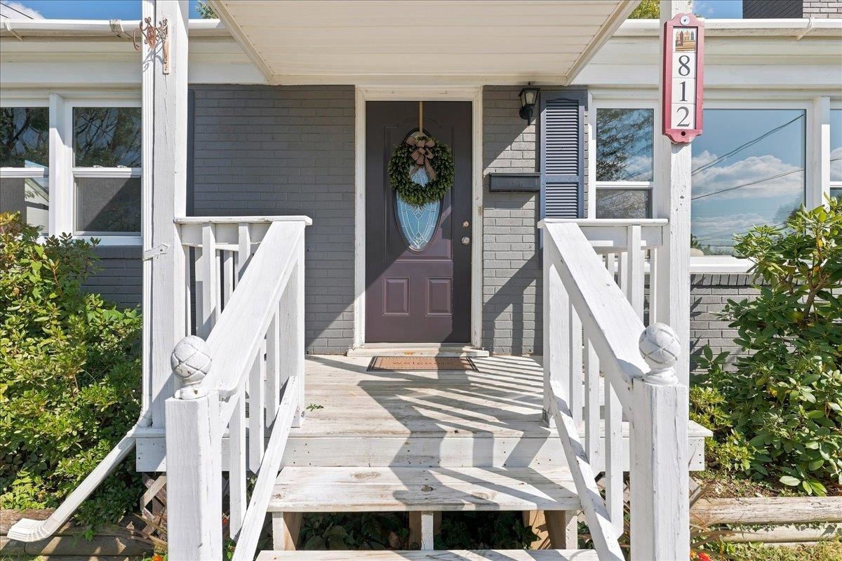 812 FLORENCE AVE, WAYNESBORO, Virginia 22980, 3 Bedrooms Bedrooms, ,1 BathroomBathrooms,Residential,812 FLORENCE AVE,681172 MLS # 681172