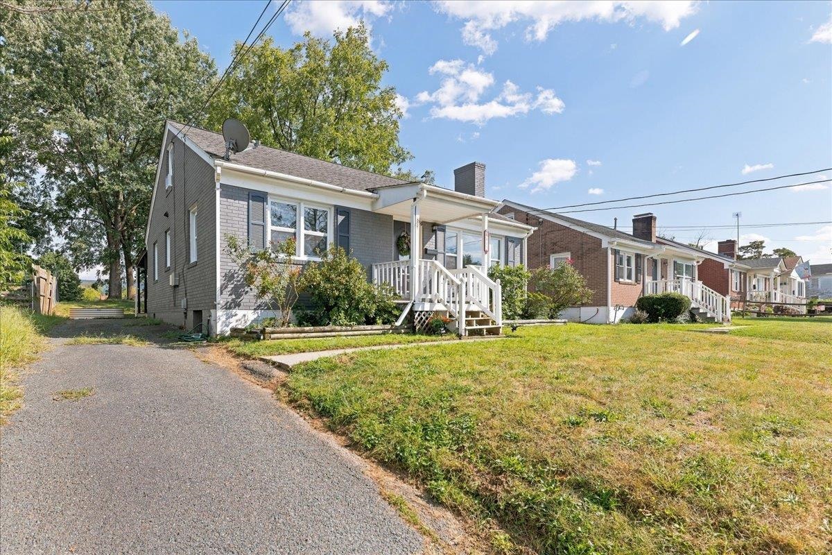 812 FLORENCE AVE, WAYNESBORO, Virginia 22980, 3 Bedrooms Bedrooms, ,1 BathroomBathrooms,Residential,812 FLORENCE AVE,681172 MLS # 681172