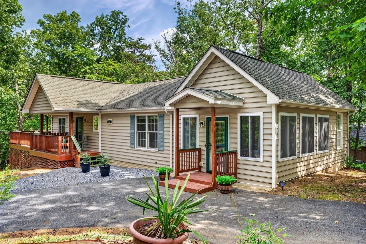 392 PASSAGE LN, MCGAHEYSVILLE, Virginia 22840, 3 Bedrooms Bedrooms, ,2 BathroomsBathrooms,Residential,392 PASSAGE LN,681189 MLS # 681189 392 PASSAGE LN, MCGAHEYSVILLE, Virginia 22840, 3 Bedrooms Bedrooms, ,2 BathroomsBathrooms,Residential,392 PASSAGE LN,681189 MLS # 681189