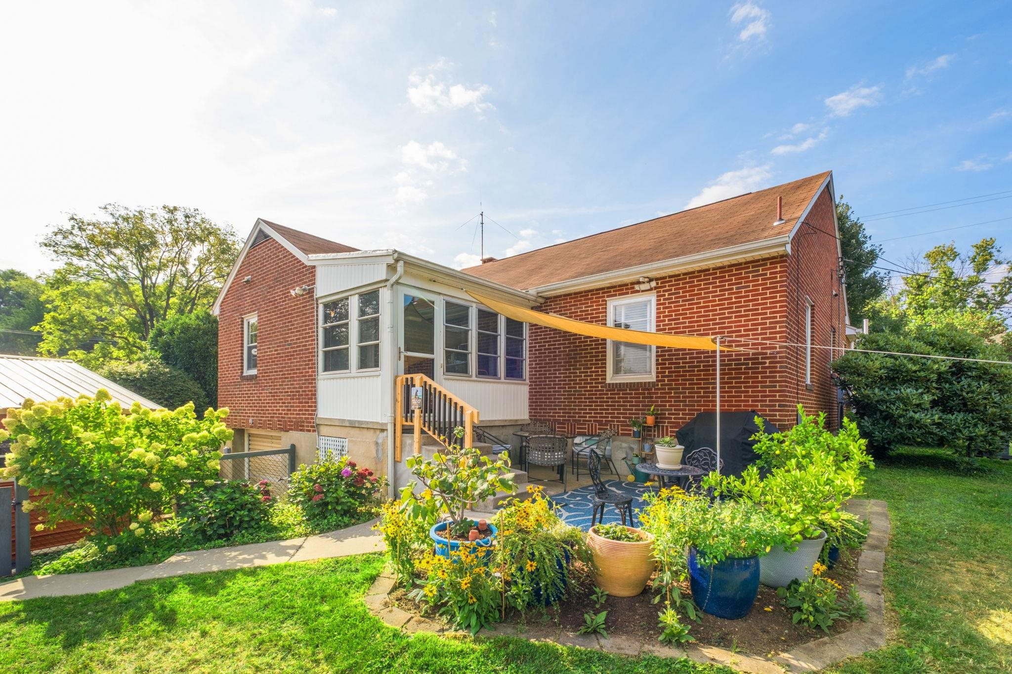 415 CARTER ST, STAUNTON, Virginia 24401, 3 Bedrooms Bedrooms, ,2 BathroomsBathrooms,Residential,415 CARTER ST,681191 MLS # 681191 415 CARTER ST, STAUNTON, Virginia 24401, 3 Bedrooms Bedrooms, ,2 BathroomsBathrooms,Residential,415 CARTER ST,681191 MLS # 681191