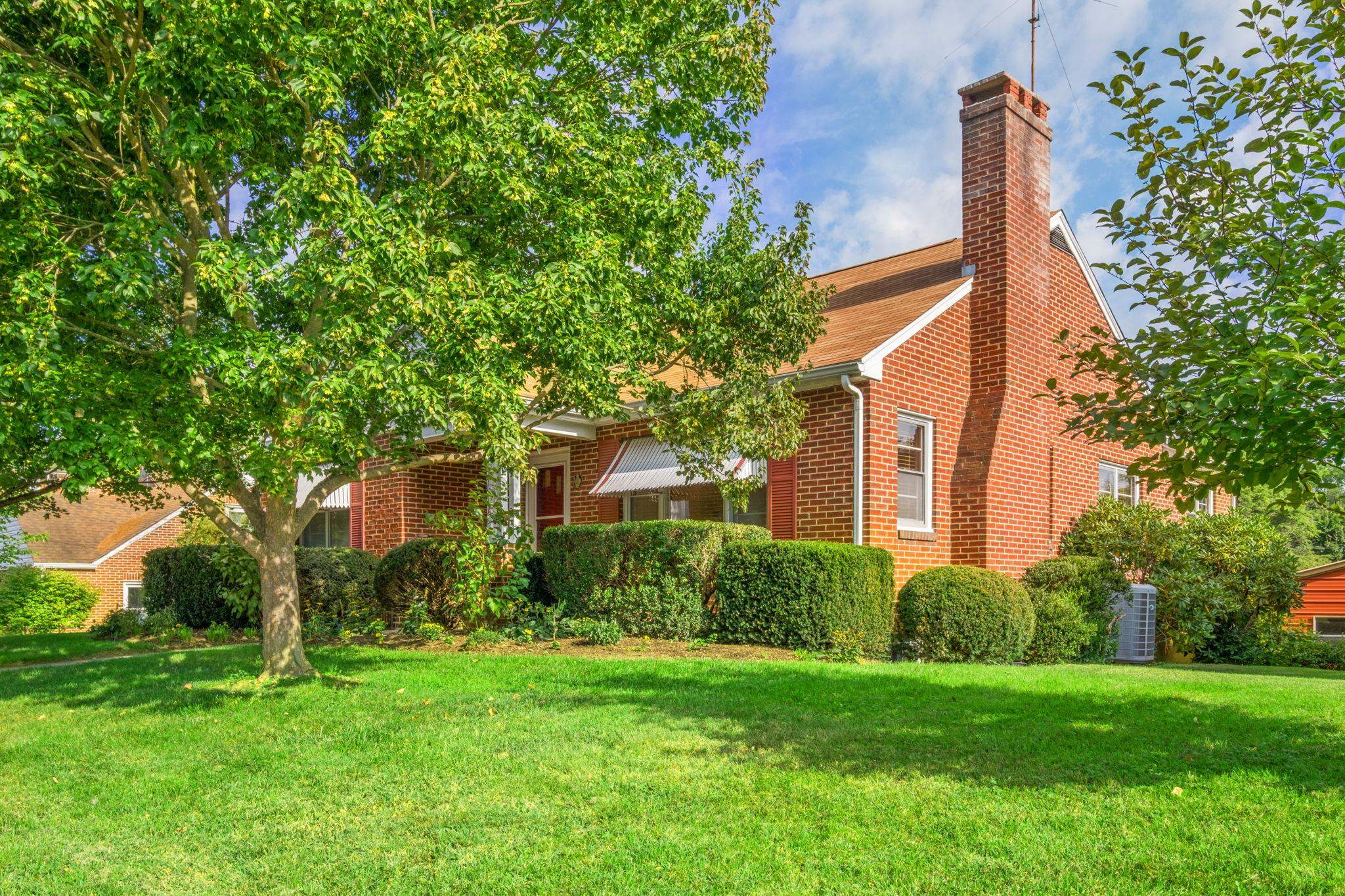 415 CARTER ST, STAUNTON, Virginia 24401, 3 Bedrooms Bedrooms, ,2 BathroomsBathrooms,Residential,415 CARTER ST,681191 MLS # 681191 415 CARTER ST, STAUNTON, Virginia 24401, 3 Bedrooms Bedrooms, ,2 BathroomsBathrooms,Residential,415 CARTER ST,681191 MLS # 681191