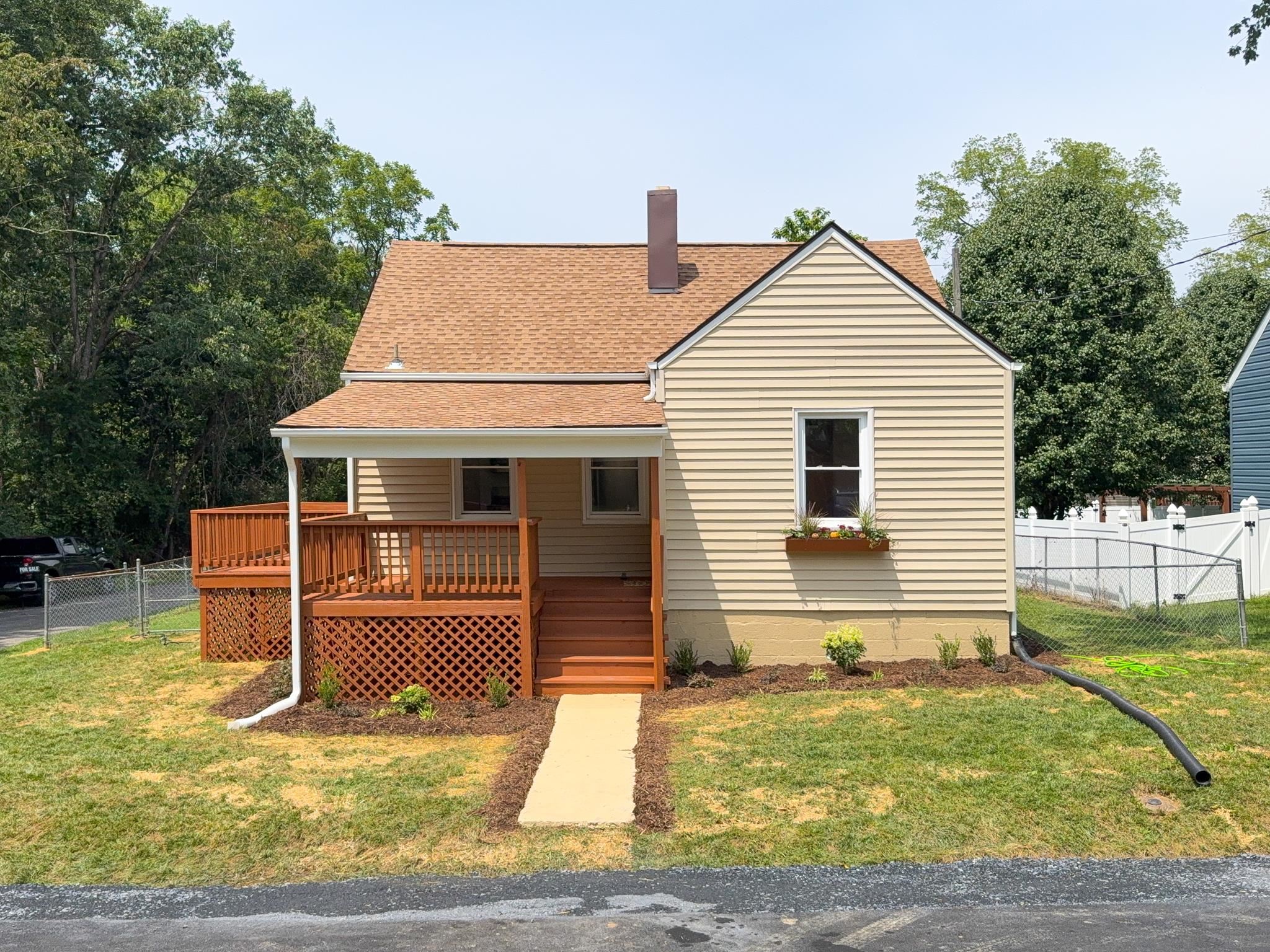 901 N FOREST AVE, WAYNESBORO, Virginia 22980, 3 Bedrooms Bedrooms, ,1 BathroomBathrooms,Residential,901 N FOREST AVE,680693 MLS # 680693