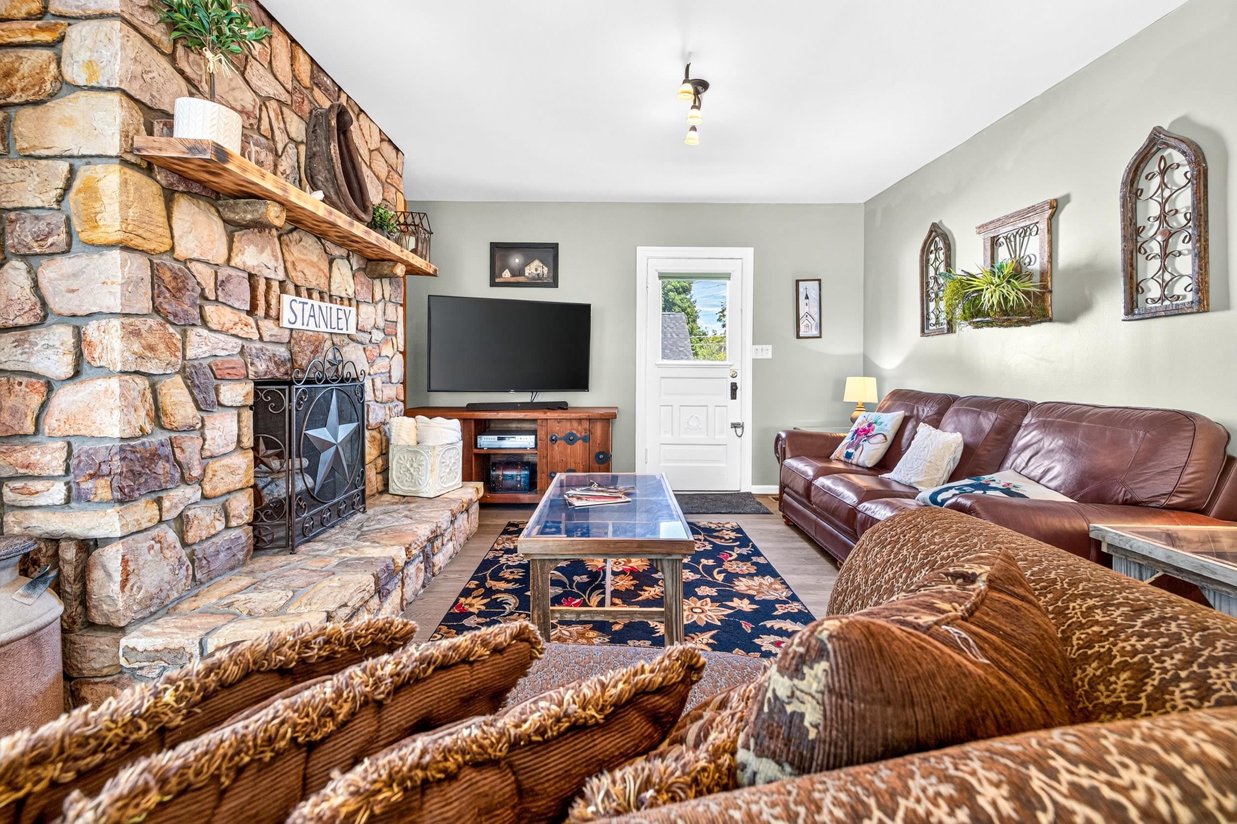 113 W MAIN ST, STANLEY, Virginia 22851, 4 Bedrooms Bedrooms, ,4 BathroomsBathrooms,Residential,The Milton House,113 W MAIN ST,681196 MLS # 681196 113 W MAIN ST, STANLEY, Virginia 22851, 4 Bedrooms Bedrooms, ,4 BathroomsBathrooms,Residential,The Milton House,113 W MAIN ST,681196 MLS # 681196