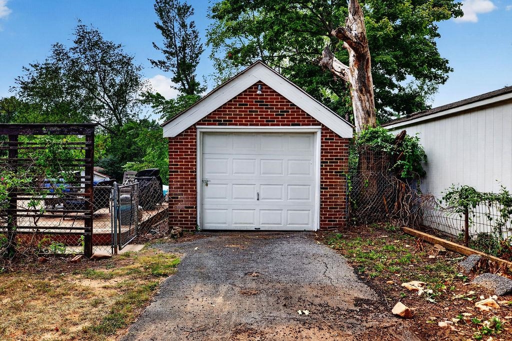 304 N OAK LN, WAYNESBORO, Virginia 22980, 3 Bedrooms Bedrooms, ,2 BathroomsBathrooms,Residential,304 N OAK LN,681202 MLS # 681202 304 N OAK LN, WAYNESBORO, Virginia 22980, 3 Bedrooms Bedrooms, ,2 BathroomsBathrooms,Residential,304 N OAK LN,681202 MLS # 681202